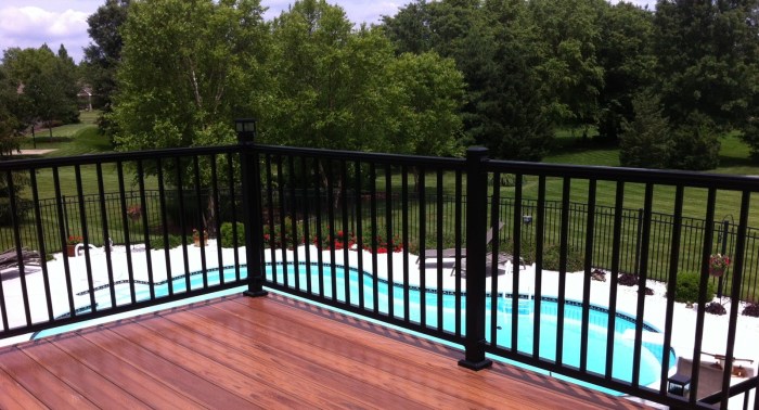 Aluminum railing deck trends